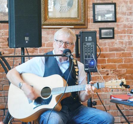 Dan Holz Sang and Told Stories for Monday at the Museum August 21