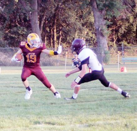 TRENTON PEERY (19) led the Jets on the ground with 84 yards on eight carries against the St. Edward Beavers.